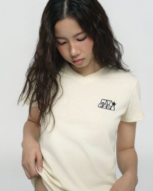 Relaxed V-neck logo tee